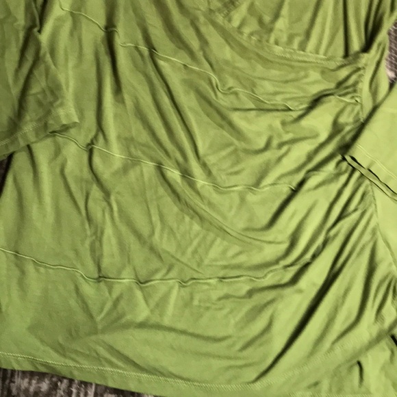 💥 3 for $20 Flutter & Squeak Drape Front Top - Picture 2 of 7